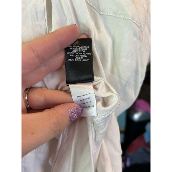 Torrid Long Sleeve Crinkle Button Down Pocket Front Blouse White Collared 1 (1X) - Picture 8 of 8